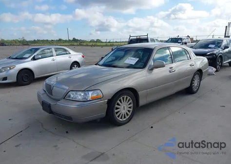 2003 Lincoln Town Car Executive from USA, damaged, VIN 1LNHM81W13Y687256